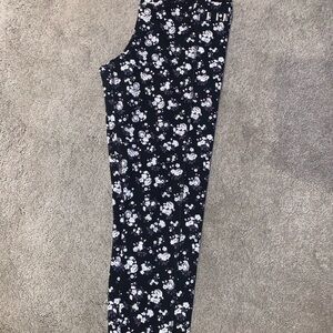 PINK Victoria's Secret Black Floral Leggings